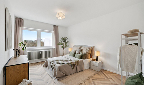 *MOVE IN IMMEDIATELY* - Stylishly modernized 3-room apartment with a balcony, located near Heidbergsee lake.