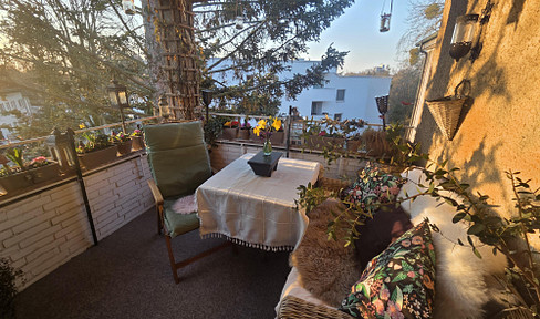 Quiet but centrally located apartment for sale in the green district of Steglitz.