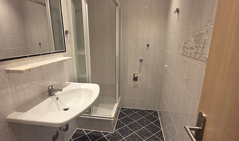 Well-maintained 2-room apartment on the 2nd floor with a balcony, located in Maintal.