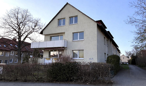 Modern living dream in the popular Geismar district: Freshly renovated 3-room apartment with a beautiful view.