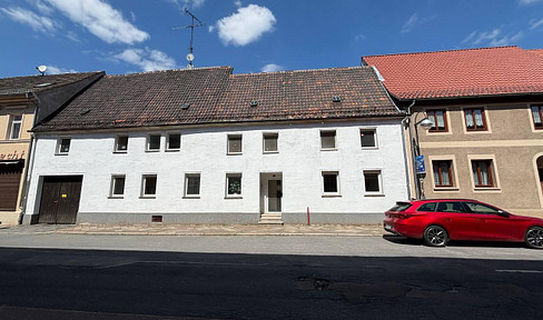 Attraktives Wohnhaus mit 4 Wohnungen, Innenhof & zentraler Lage in Zörbig