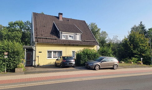 Detached house in Hilchenbach, featuring 5 bedrooms and an additional plot of land.