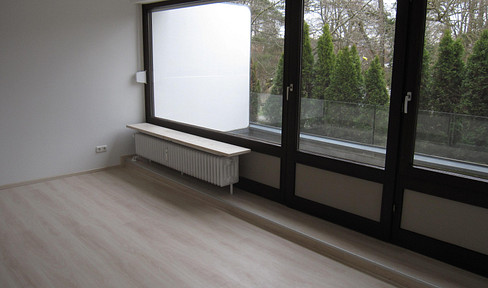 Renovated 2-room apartment with balcony and fitted kitchen in Munich-Waldperlach.