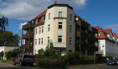 2-room apartment, attic level, excellent location, large bathroom with plenty of natural light, spacious balcony, kitchen.