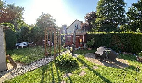 Spacious detached house located in the courtyard of a building with 6 apartments in DO Marten – with a garden and a large garage.