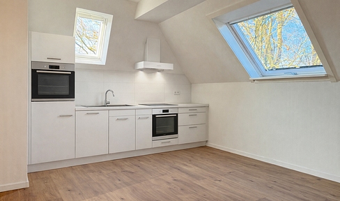 Erstbezug nach Kernsanierung - Moderne 1,5 Zi-Dachgeschosswohnung mit Einbauküche