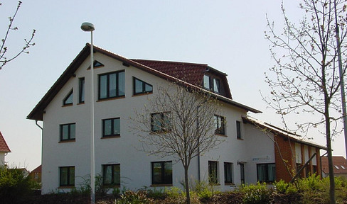 Beautiful, bright 2-room apartment, garden, lovely bathroom with natural light, parking space, 5 minutes to the S-Bahn (suburban train), 25 minutes to the city center.