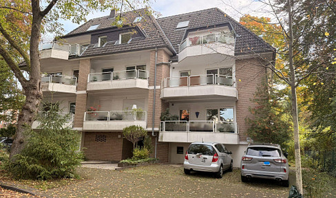 Bright, high-quality renovated 3-room apartment with a balcony, located in a quiet area of Thielenbruch.