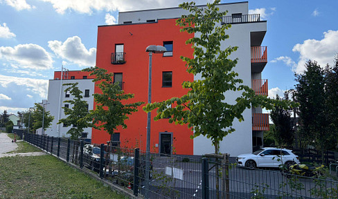 Sunny 4-room apartment with 2 balconies, underfloor heating, and air conditioning, located in Berlin Biesdorf, A15/16.