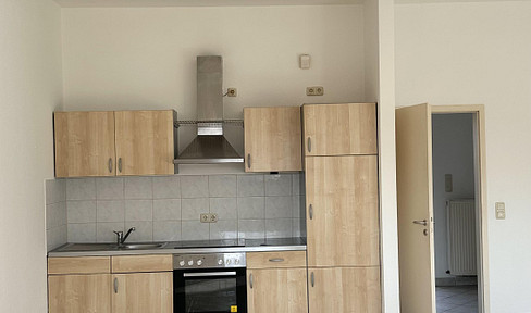 Spacious one-bedroom apartment in Roßdorf, Bruchköbel, with fitted kitchen.