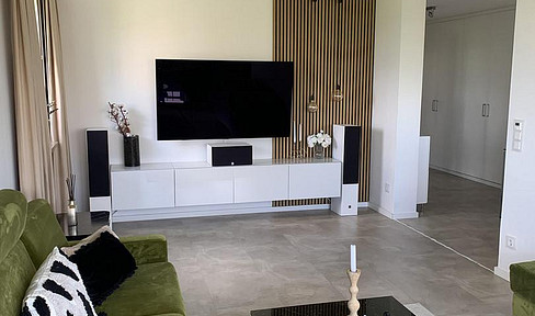 Bright 4-room apartment, 98 m², with 2 balconies, underground parking, and a cellar.