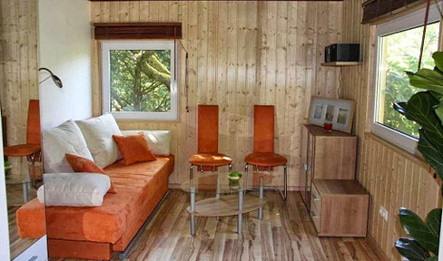 A tranquil oasis on the Wilheminenberg, right next to the forest.