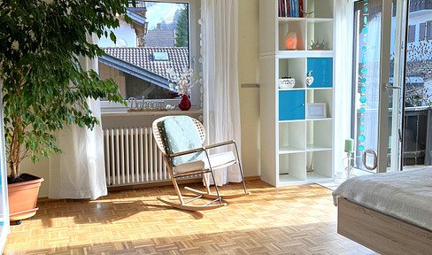 Helle und ruhige 2-Zi-Whg, renoviert mit großem S/W Balkon und Bergblick