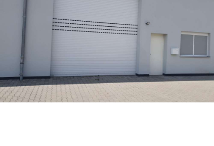 Warehouse space with office, toilet, and a 4x4 meter door, located in Cologne-Dünnwald.