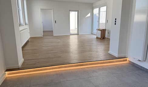 Sanierte 3-Zimmer Wohnung mit 30 qm Terrassenloggia in Alt-Longerich