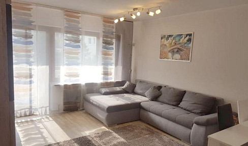 Beautiful, bright 2-room apartment with fitted kitchen and balcony in North Stuttgart.