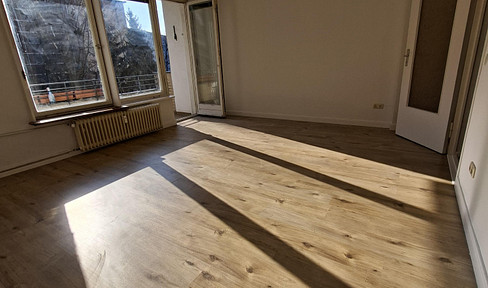 Toplage. Sehr schöne zwei Zimmer Wohnung in Tempelhof/ Kreuzberg mit großem Südbalkon