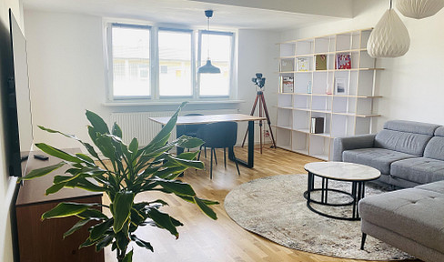 High-quality furnished 2-room apartment (70 m²) with a large terrace, located directly next to the community park.