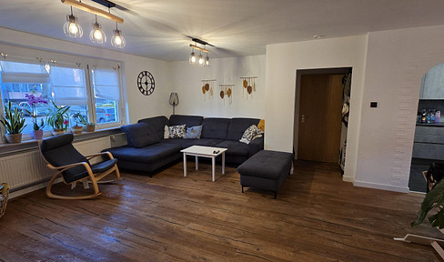 5-room apartment with a balcony and access to a garden, located in Scharnhauser Park.