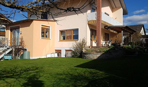 Well-maintained, bright single-family house with a large garden – includes an extension, a full basement, and a carport (for two cars).