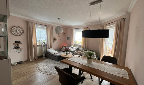 WG geeignete sehr helle 3,5-Zimmer-Wohnung mit Balkon