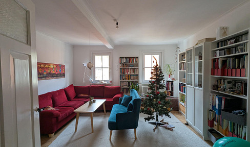 Bright apartment with DG (attic) living space.