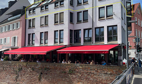 Live or work in a central location – right on the Danube!