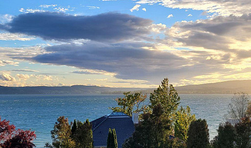 Exclusive semi-detached house with lake views and separate living unit in Allensbach.