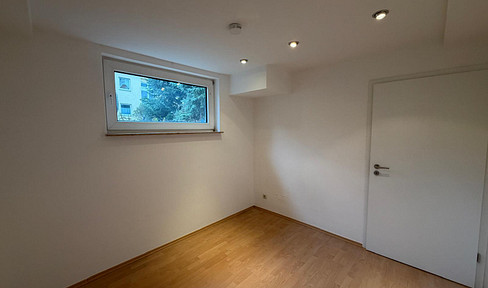 Modernized 2-room basement apartment with 50 m² of living space in Burscheid.
