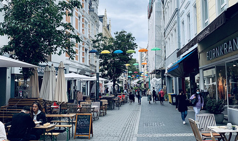 Bonn City Center: 3-room apartment with a terrace and panoramic views, located in a prime spot in the pedestrian zone.