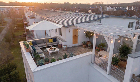 Bright, sun-filled apartment with a rooftop terrace – Available for the first time after a complete renovation – Large rooftop terrace.