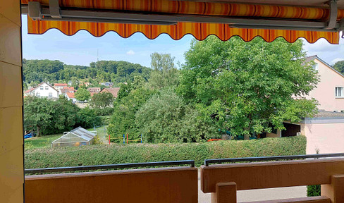 Besondere Gelegenheit: Freundliche 4-Zimmer Wohnung mit TG-Stellplatz in Steinheim am Albuch