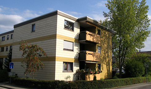 For sale: 4-room apartment with parking space in a garage, located in Steinheim am Albuch.