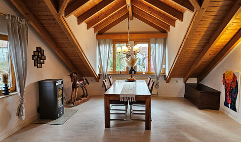 Bright, dreamlike duplex apartment with 3.5 rooms – 4 staggered levels, fireplace, solar power system, and stunning views!