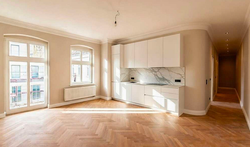 Stucktraum & Southwest Balcony, located in the heart of Prenzlauer Berg.