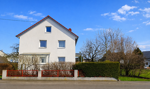 Charmantes Zweifamilienhaus in begehrter Lage von Neu Ulm / Burlafingen