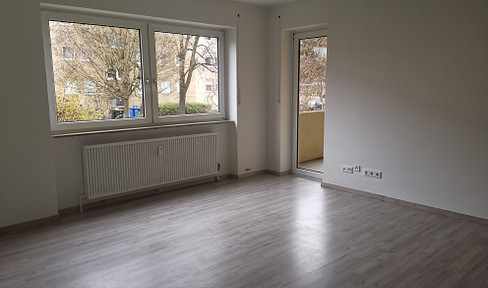 3 Zimmer Wohnung mit Balkon in grüner Wohnanlage in Nürnberg-Röthenbach West