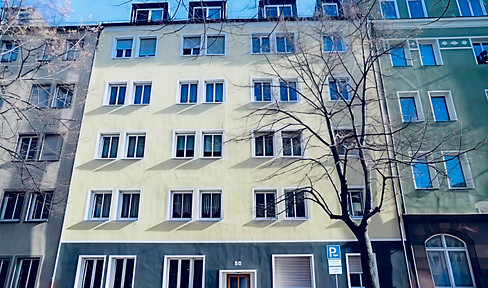 Prime location in the city center – attractive 3-room apartment (no commission fees).