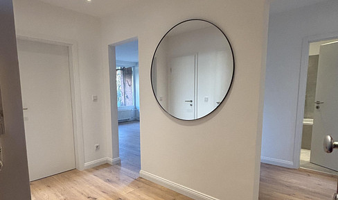 Modern 3.5-room apartment, first occupancy after renovation, guest toilet, no agency fees.