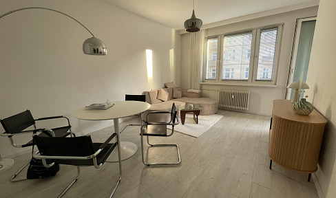 Attractive, renovated 2-room apartment with balcony in Berlin Friedenau (Saarstraße).