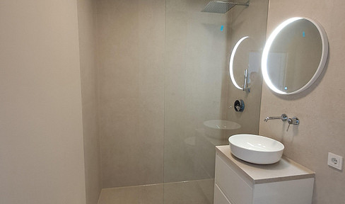 Elegantes LUXUS 1,5 Zimmer Apartment hochwertigst kpl. saniert, Parkett, Vollküche, Traumausblick