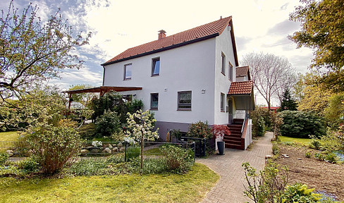 Modernes Familienhaus mit zusätzlichem Wohnbereich & großem Garten von Privat ohne Makler.