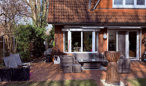 Spacious semi-detached house with a lovely garden.