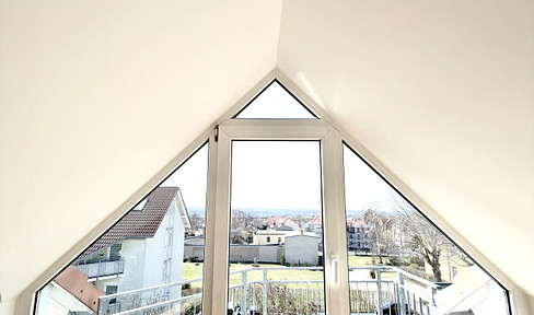 Erstbezug nach Sanierung!!Traumhafte 2-Zimmer-Wohnung mit Panorama-Ausblick,Balkon,inkl.neue Küche