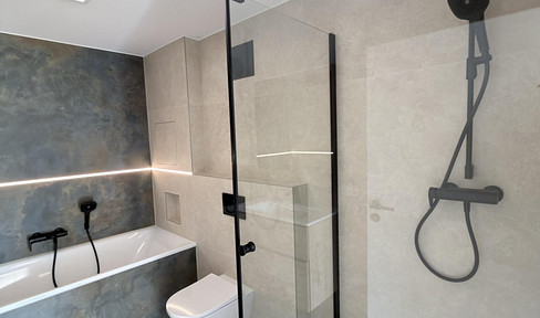 Newly renovated apartment with panoramic views, featuring a new fitted kitchen and garage.