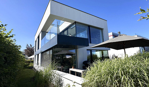 Living, working, and vacationing at the highest level on the shores of Lake Zwenkauer.