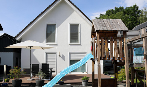 Ideal for couples or young families – A well-maintained, detached single-family home with a south-facing garden.