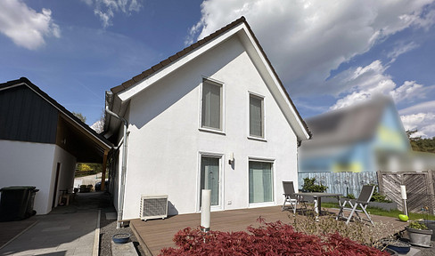 Perfect for couples or young families: a cozy, detached single-family home.