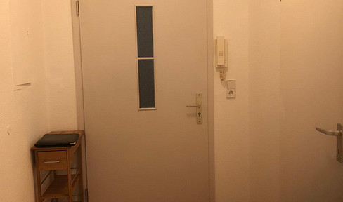 Ready-to-move-in, partially furnished 2-room apartment (centrally located) in the List district.