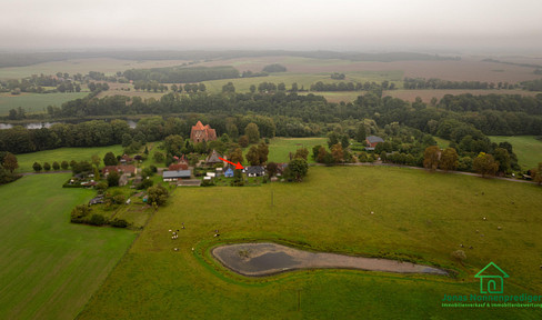 Modernes effizientes Einfamilienhaus mit Garten